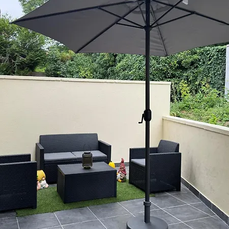 Un Joli Avec Terrasse